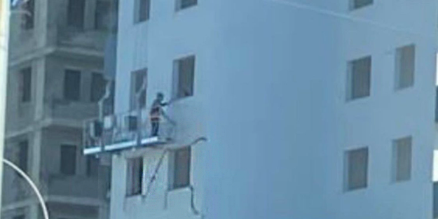 Karaktersizliğin bu kadarı! Depremde oluşan çatlakları kapatmaya çalışırken...