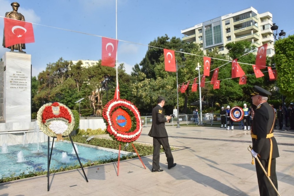 Karalar törene geç kaldı Büyükşehir’in çelengi sunulamadı 