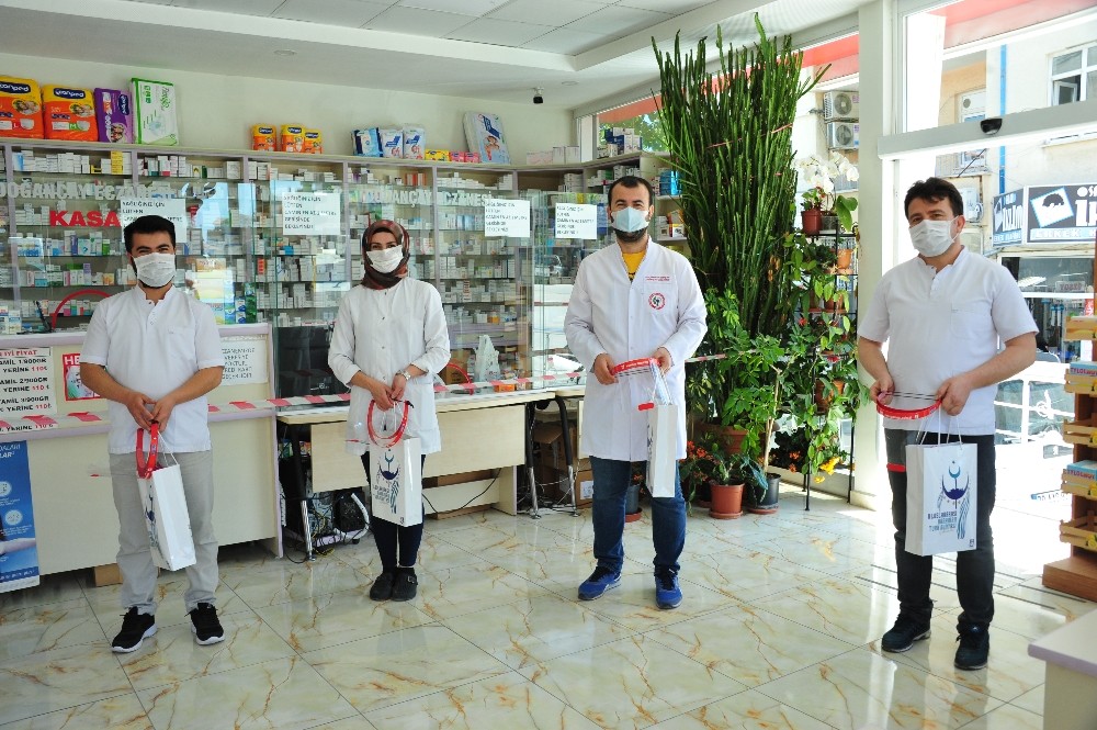 Karaman Belediyesi eczacıları unutmadı 