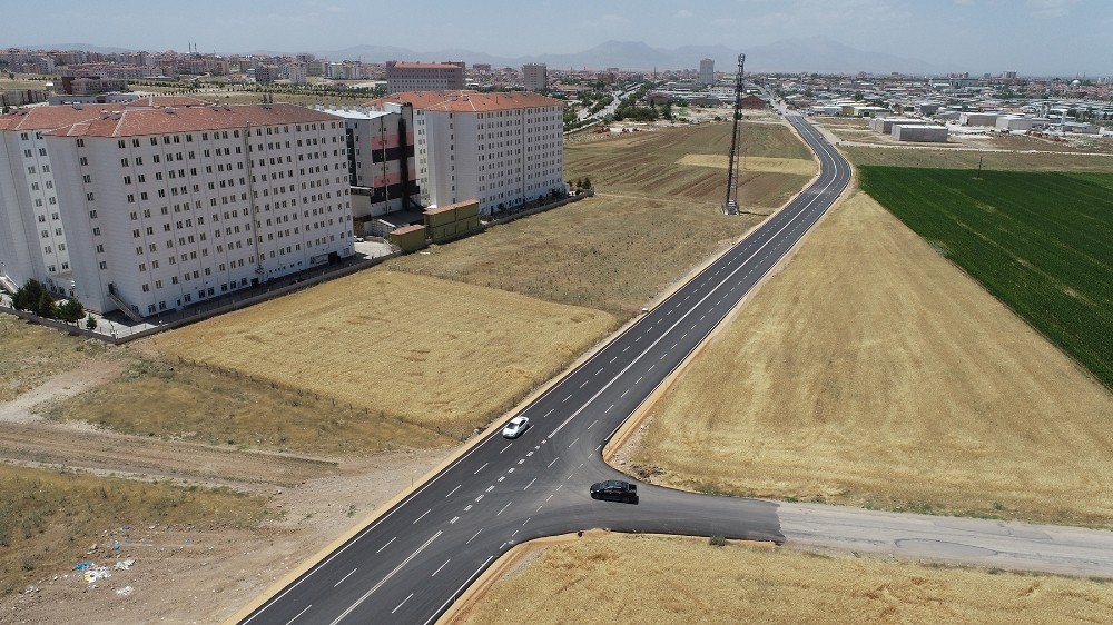 Karaman Belediyesi sanayi yolunu asfaltladı 