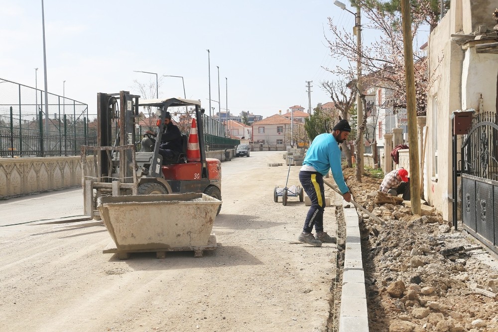 Karaman Belediyesinde kaldırım çalışması 