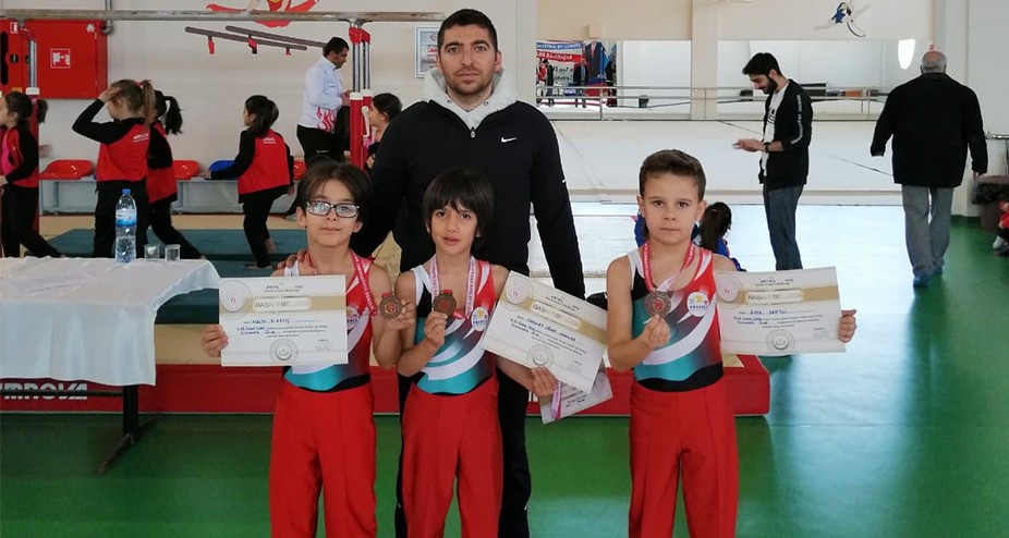 Karaman jimnastik ve badminton analig takımları bir üst turda 
