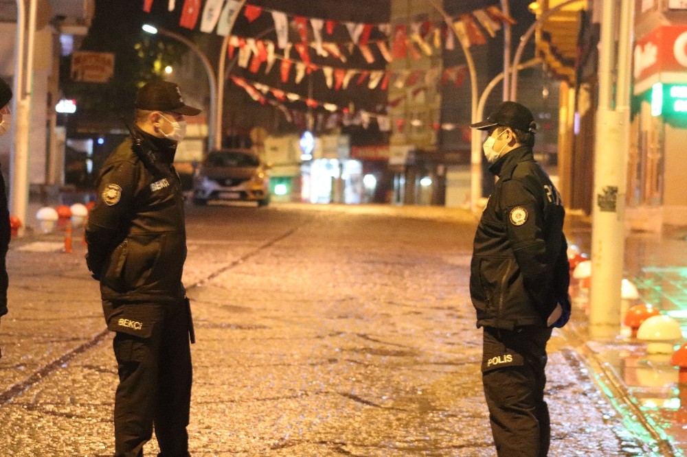Karaman sokağa çıkma kısıtlamasının başlamasıyla sessizliğe büründü 