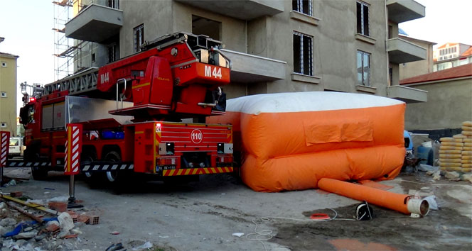 Karaman’da 13 katlı binanın çatısında intihar girişimi