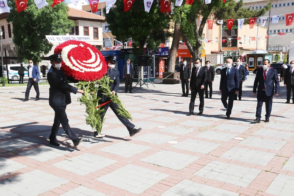 Karaman’da 743. Türk Dil Bayramı sade bir törenle kutlandı 