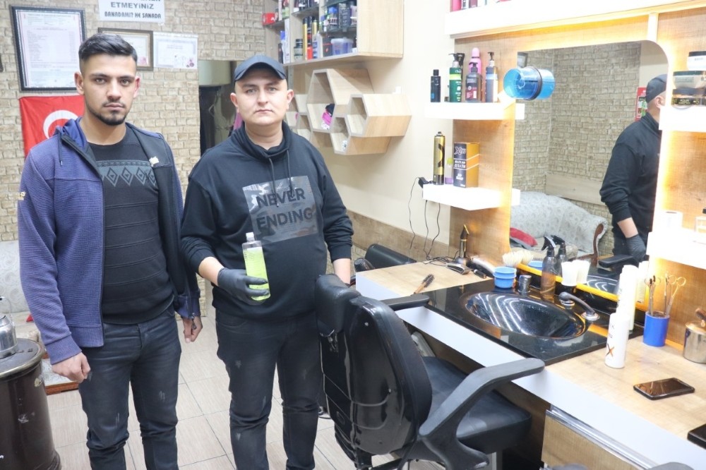 Karaman’da berberler de koronavirüse karşı önlemlerini aldı 