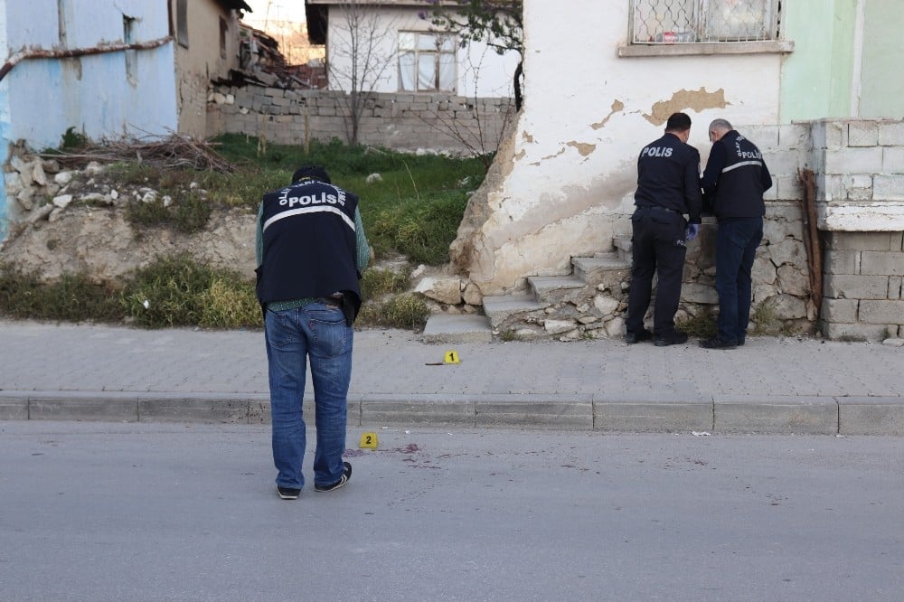 Karaman’da bıçaklı kavgada bir kişi yaralandı 