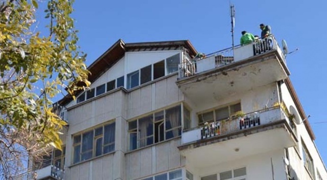 Karaman'da emekli mimar kadının evinden 8 kamyon çöp çıkarıldı