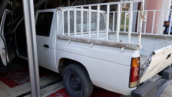 Karaman'da kamyonetle hükümet konağına girdi; gözaltına alındı