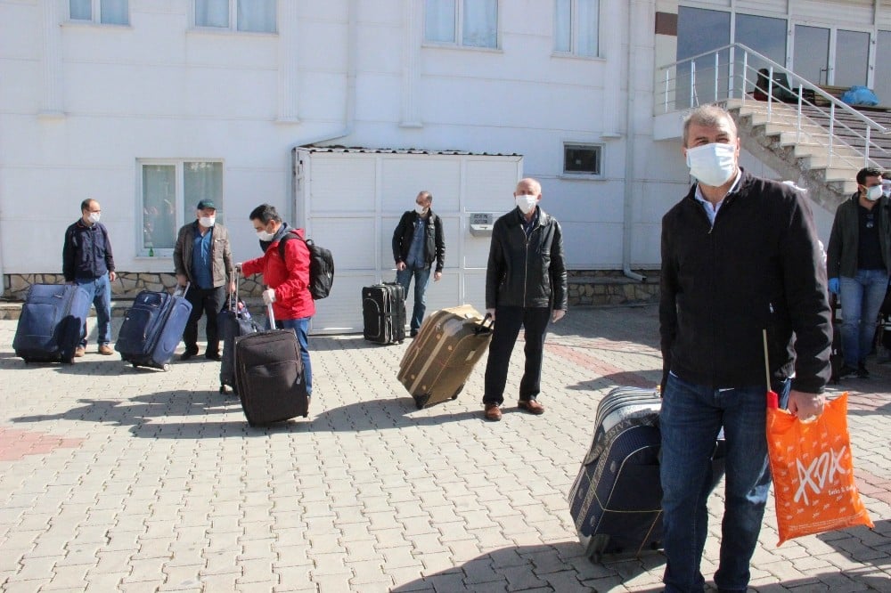 Karaman’da karantina süreci tamamlanan 154 kişi memleketlerine gönderildi 