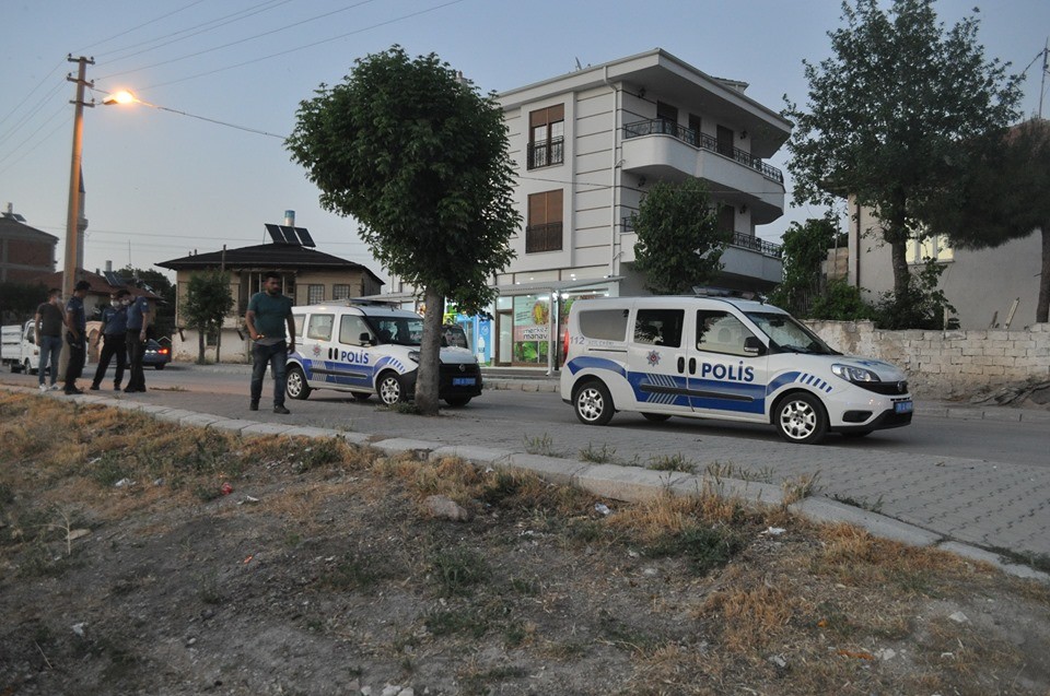 Karaman’da kavga eden iki kişi birbirini bıçakla yaraladı 
