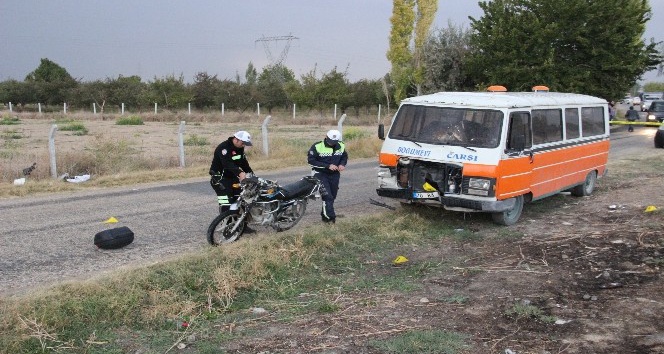 Karaman’da minibüsle çarpışan motosiklet sürücüsü hayatını kaybetti