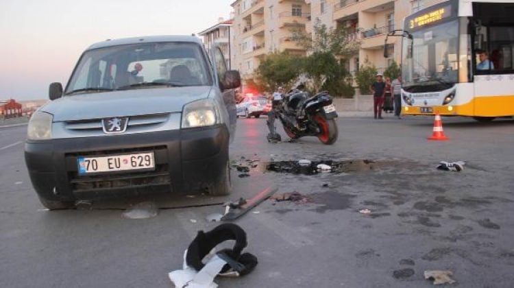 Karaman'da motosiklet, hafif ticari araçla çarıştı; 2 ölü
