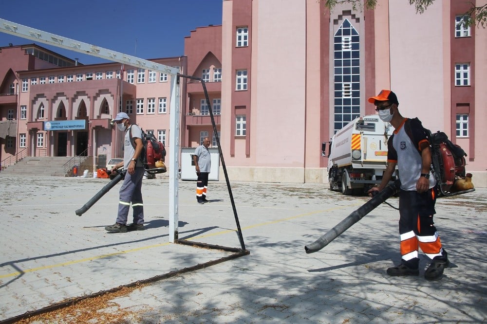 Karaman’da okul bahçelerinde temizlik ve bakım çalışması 