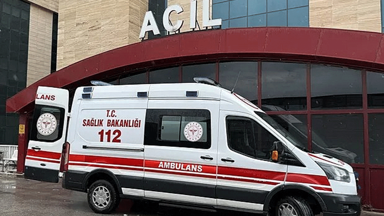 Karaman'da otomobil ambulansa çarptı: Yaralılar var!