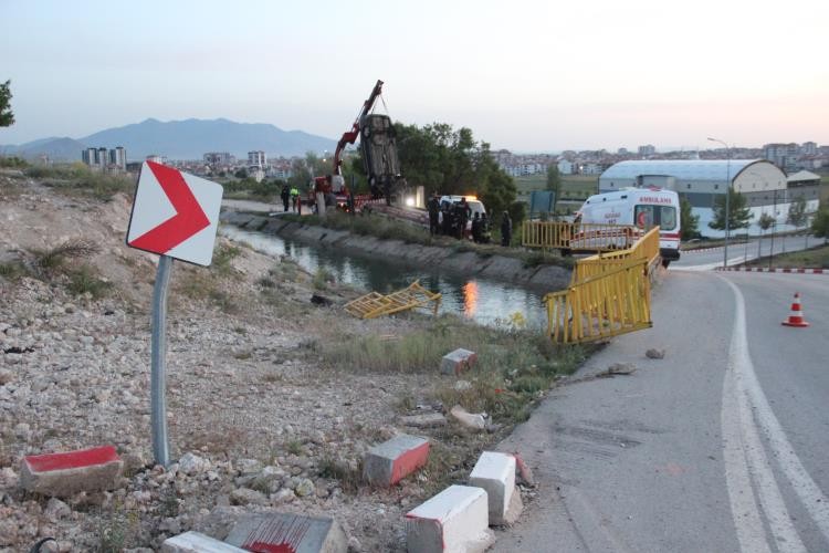 Karaman’da otomobil sulama kanalına uçtu: 1 ölü