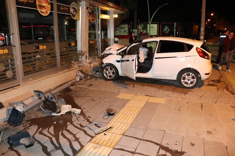 Karaman’da otomobiller çarpıştı: 2 yaralı 