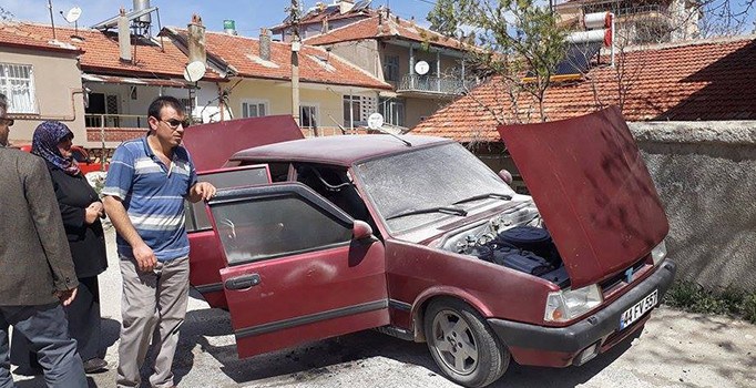 Karaman'da park halindeki otomobilde yangın çıktı