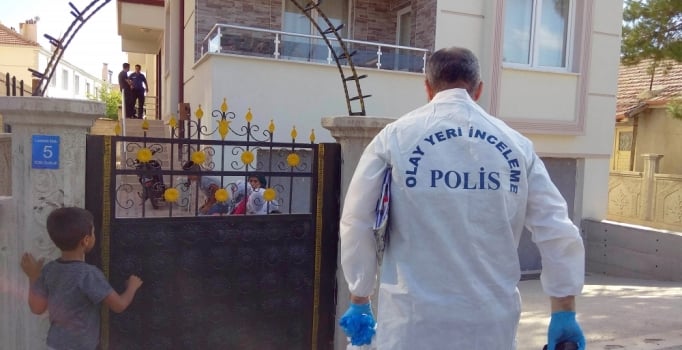 Karaman'da pompalı tüfekle oynarken kendini vurdu