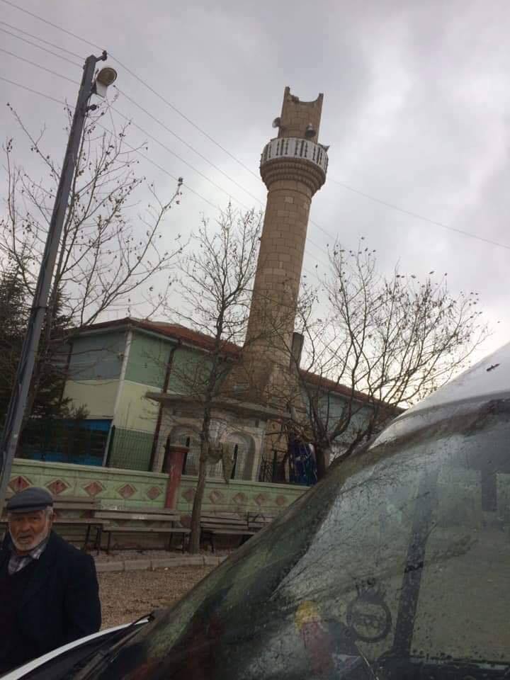 Karaman’da şiddetli rüzgar köy camisinin minaresini yıktı 