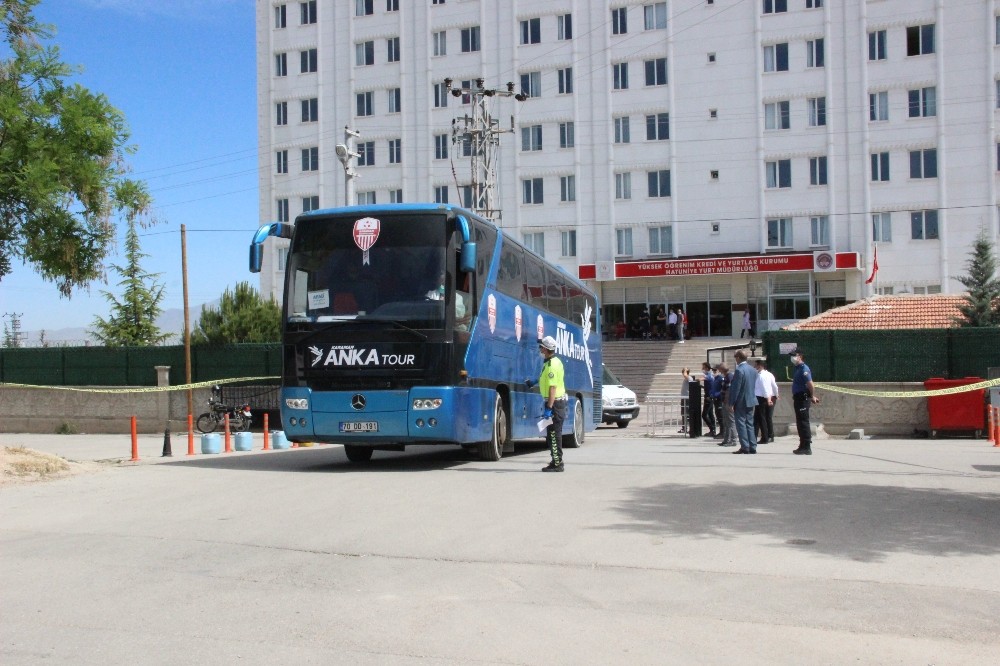 Karaman’da test sonuçları negatif çıkan 288 kişiye bayram tahliyesi 