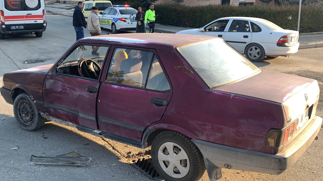 Karaman'da Tofaş ile motosiklet çarpıştı: Yaralılar var!