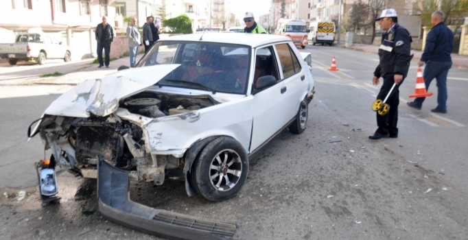 Karaman'da trafik kazası: Yaralı sürücü kaza yerinden kaçtı