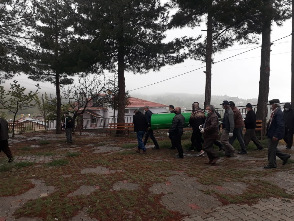 Karaman’da yangında ölen yaşlı kadın defnedildi 