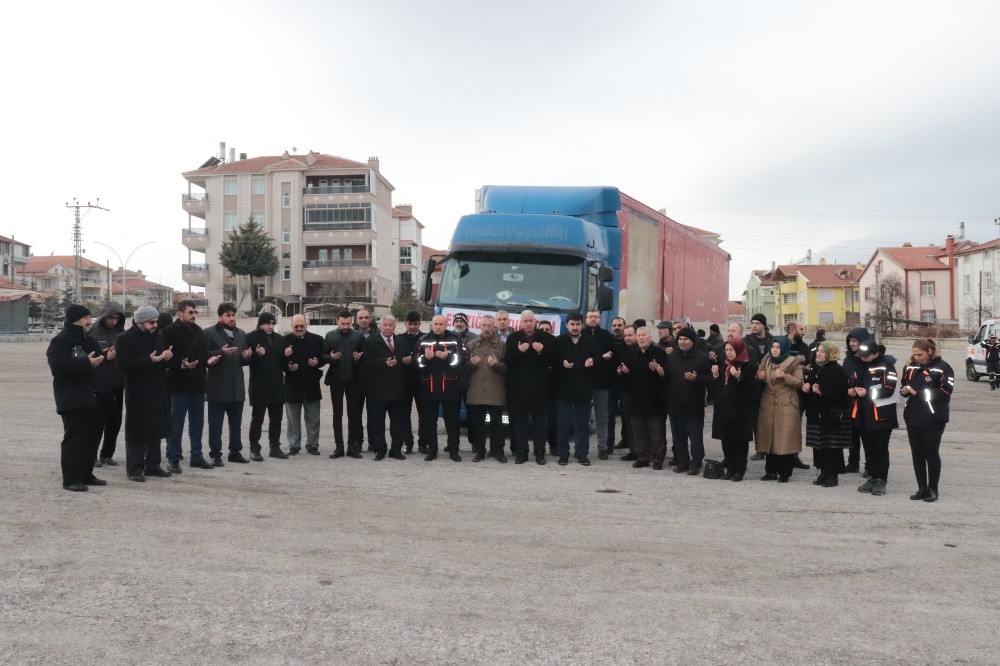 Karaman’dan Elazığ’a 8’inci yardım tırı da yola çıktı 