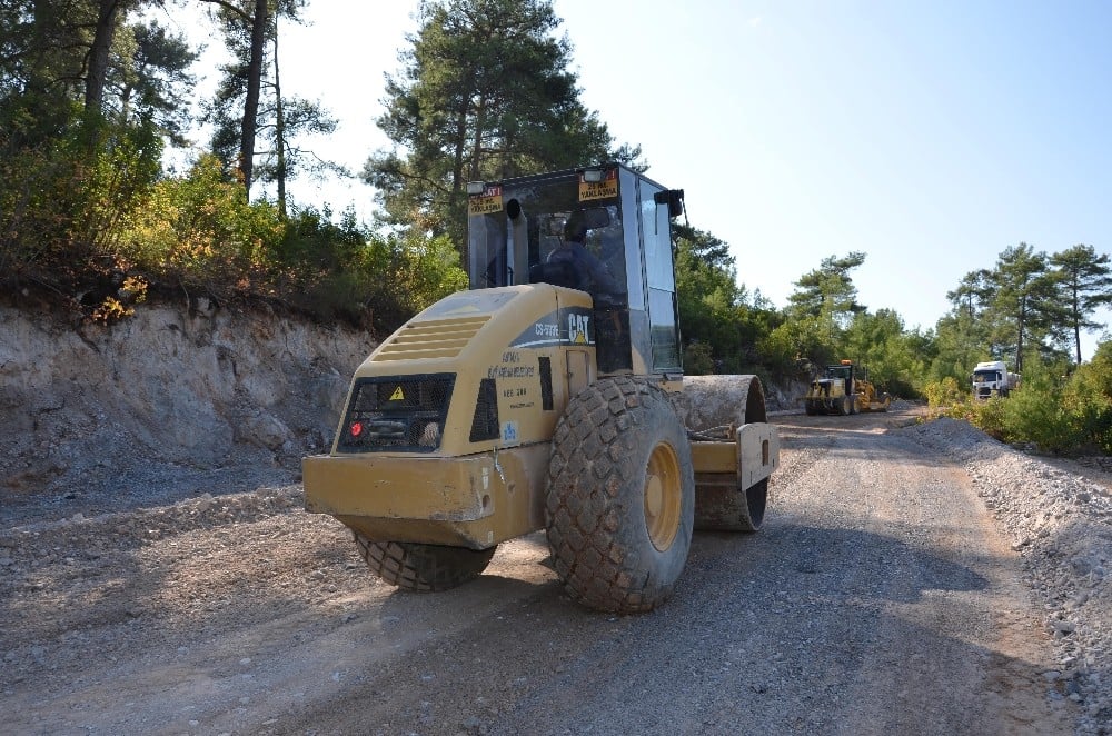 Karamanlar, Orhan ve Gözübüyük yolu yapılıyor 