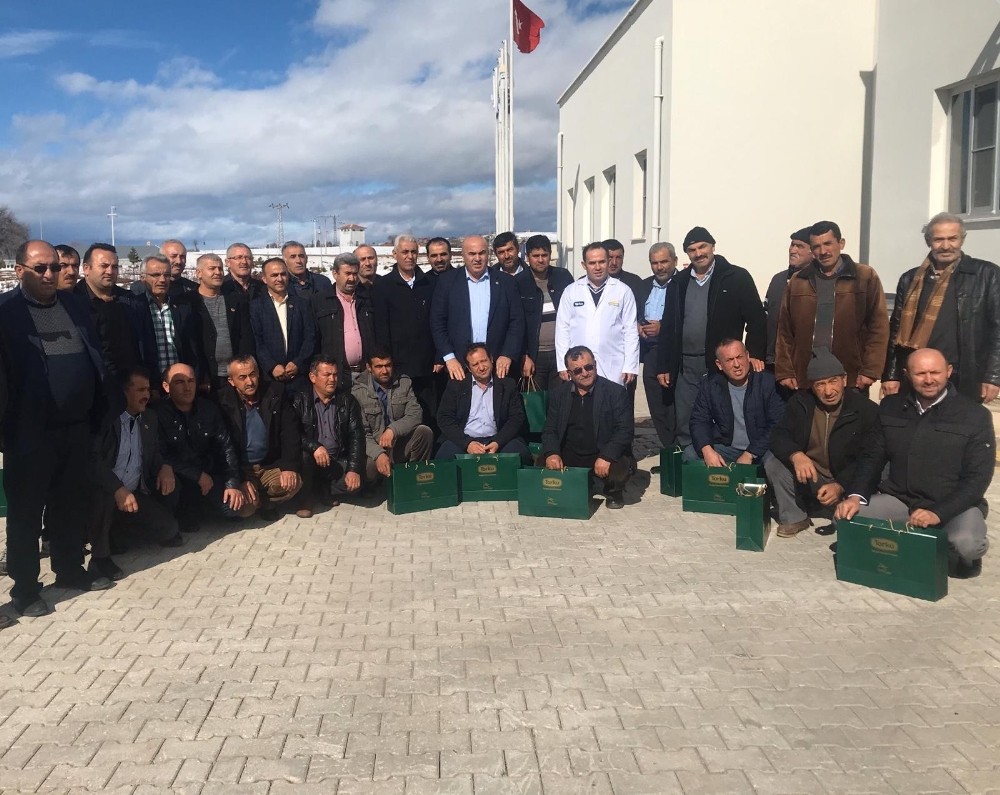 Karamanlı muhtarlar Torku’nun pekmez ve meyve suyu tesislerini gezdi 