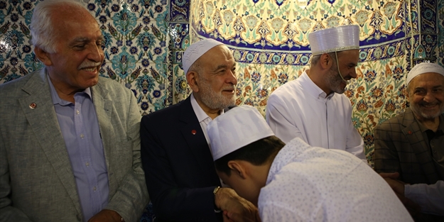 Temel Karamollaoğlu bayram namazını Ankara Hamidiye Camisi'nde kıldı