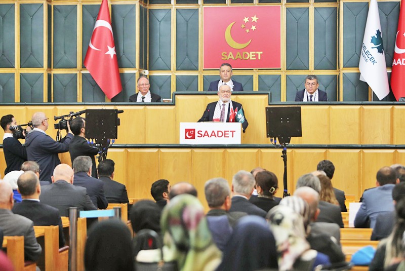 Karamollaoğlu ve Davutoğlu Saadet Partisi Grup Toplantısı'nda konuştu: Zalim ile mazlum arasında kalmak zuldür