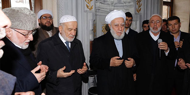 Karamollaoğlu'ndan şehit Nakşî liderin ailesine ziyaret