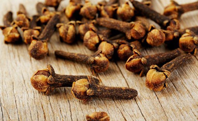 Karanfilin saçlara 9 faydası