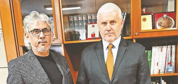 Karanlık eller bizzat hedefin kendi parmaklarını kullanarak tetiği çektirir!