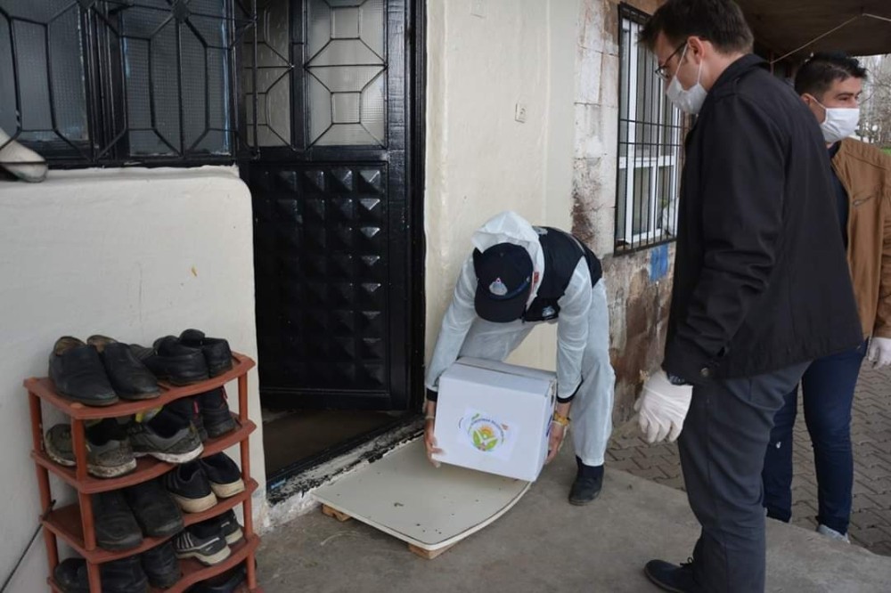 Karantina altındaki beldeye yardım desteği 