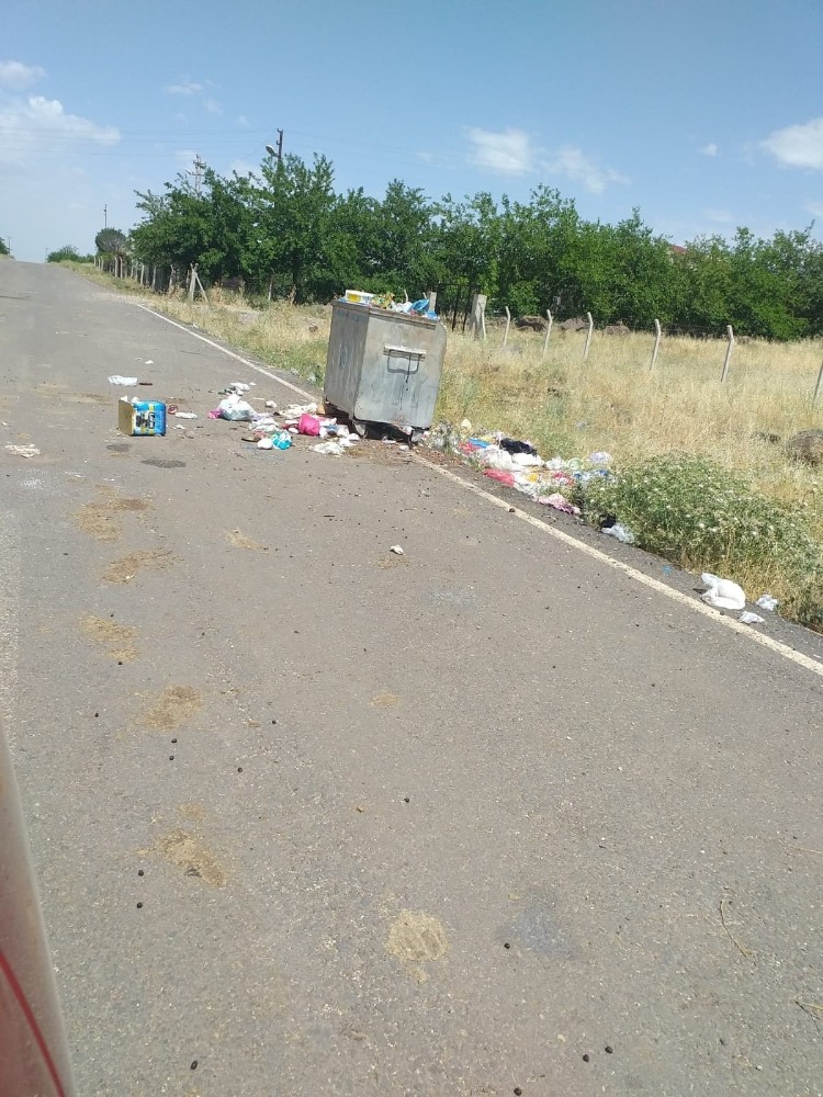 Karantina bölgesinde çöplerin toplatılmadığı iddiası 