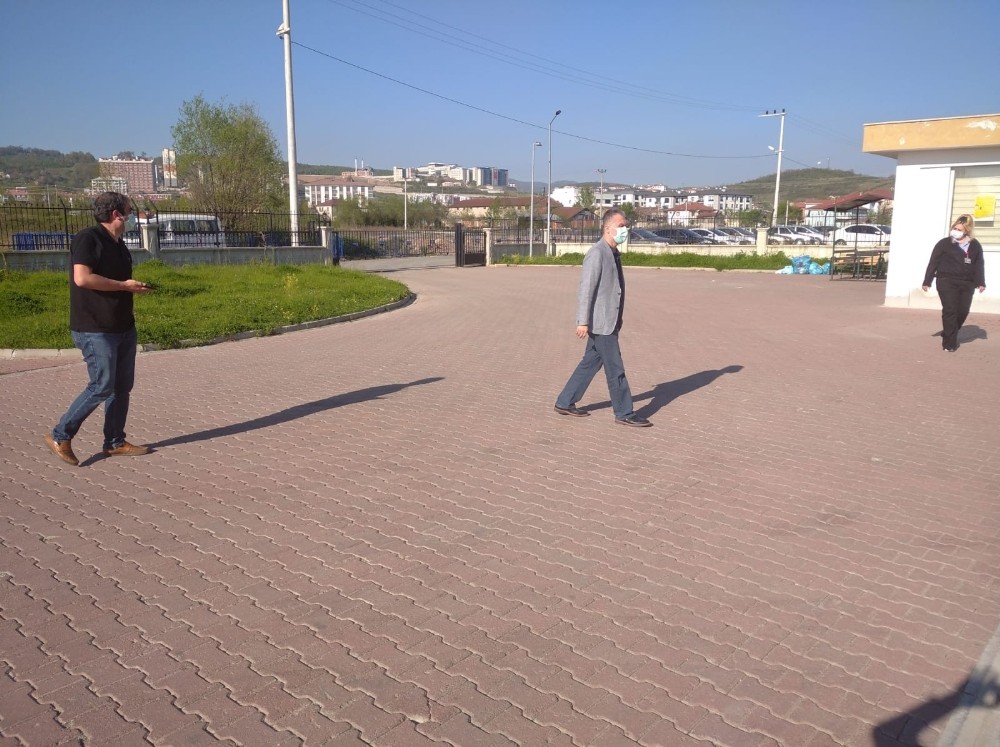 Karantina da bulunan vatandaşlarla sohbet ettiler 
