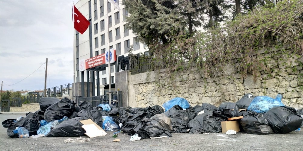 Karantina sonrası çöpler ortada kaldı 