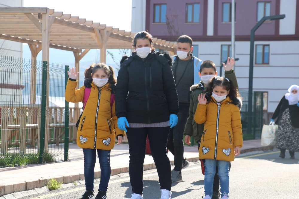 Karantina süreçleri biten vatandaşlar, 14 günlük süreci duygu dolu sözlerle anlattı 