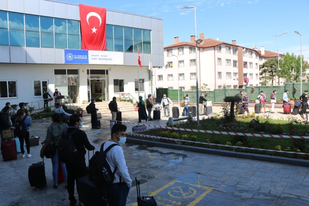 Karantina süreleri dolan 655 vatandaş Sakarya’dan evlerine uğurlandı 