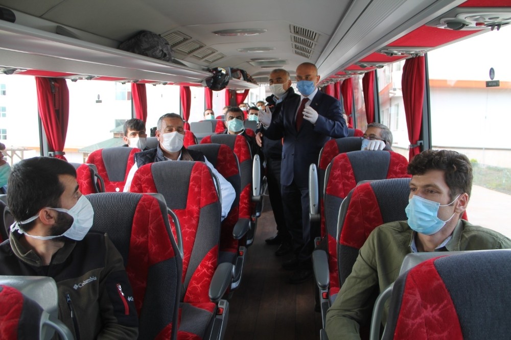Karantina süreleri tamamlanan 229 Türk işçi Amasya’dan ayrıldı 