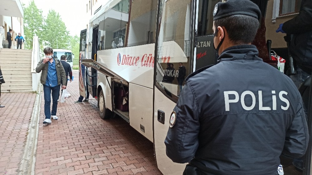Karantina yurdundan uğurlandılar 