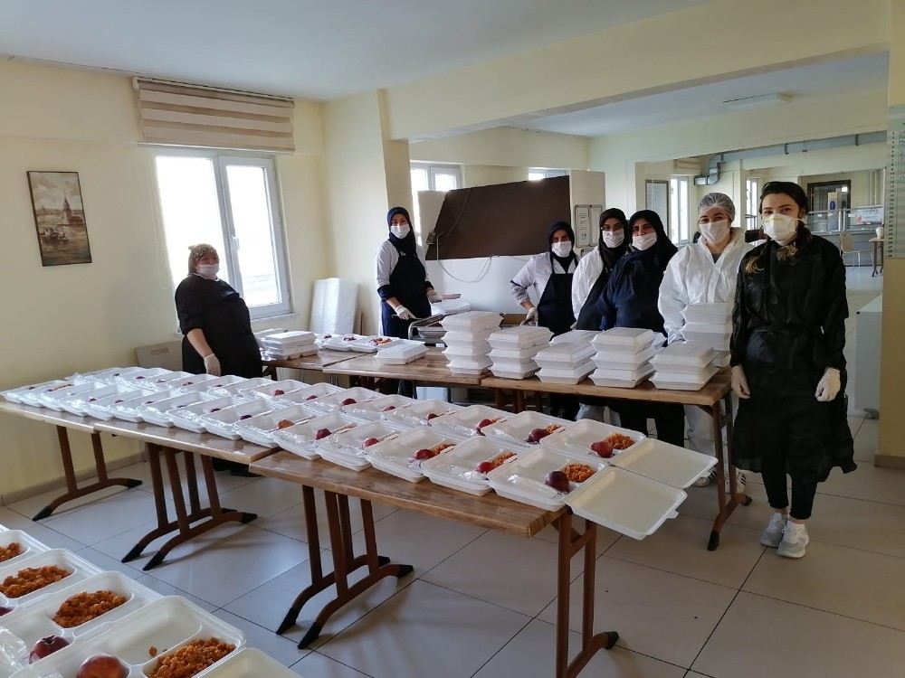 Karantinada kalanların iftarlıkları diyetisyenler tarafından hazırlanıyor 