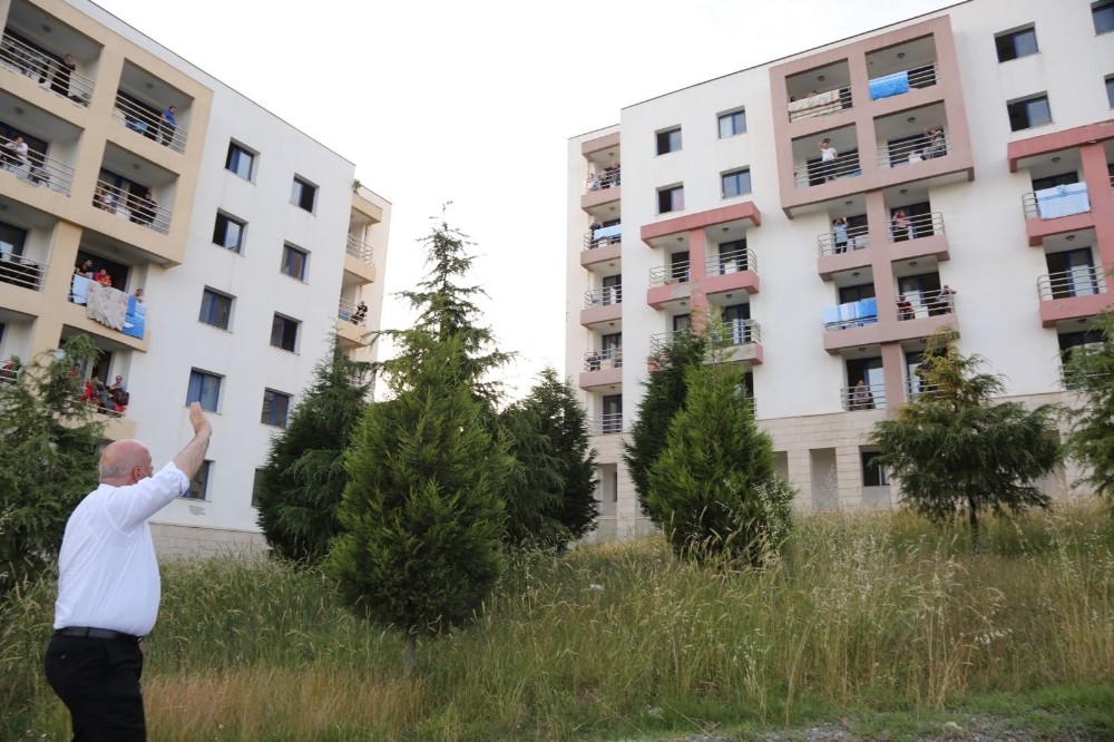Karantinada olan vatandaşlar için moral konseri düzenlendi 