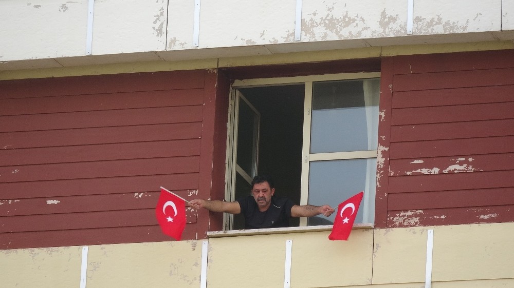 Karantinadaki 98 Türk’ten 19 Mayıs kutlaması 