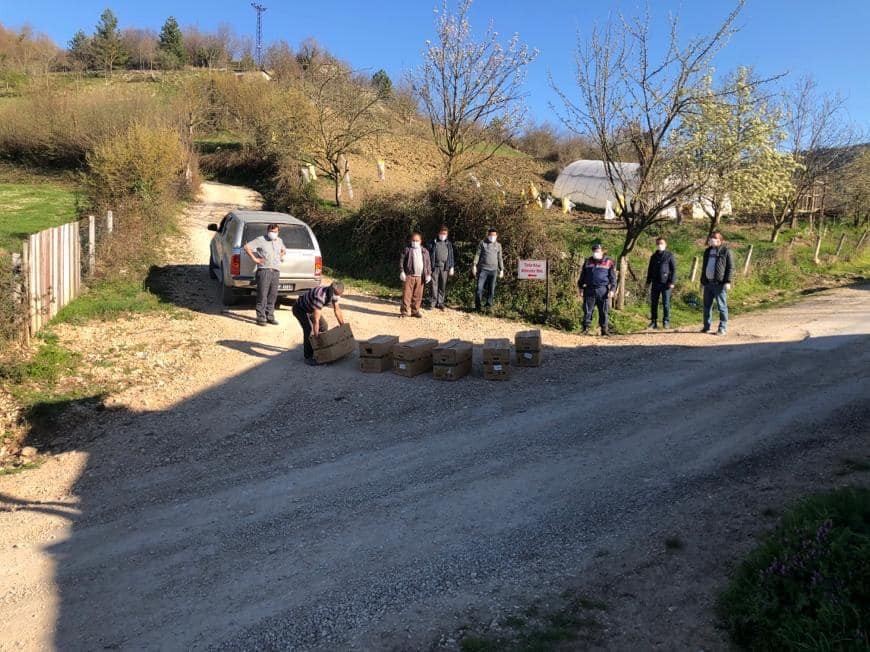 Karantinadaki köylere gıda yardımı yapıldı 