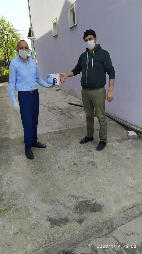 Karantinadaki sokağa maske desteği yapıldı 