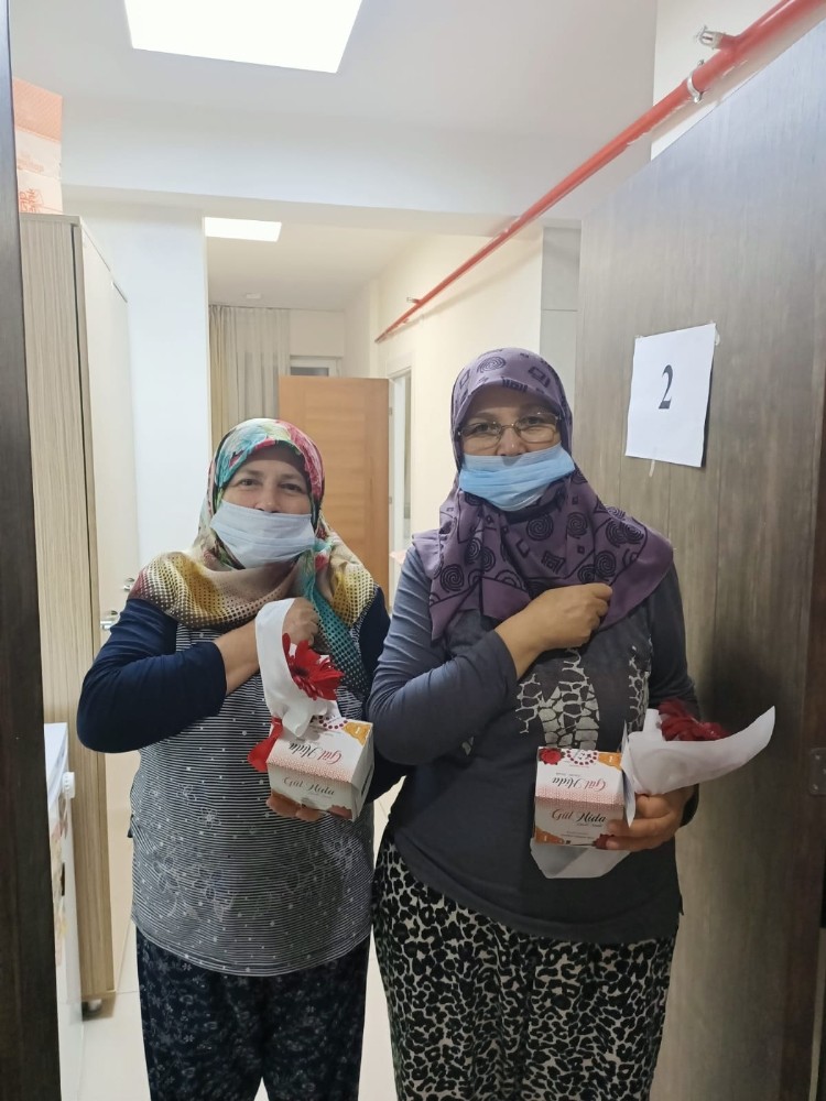 Karantinadaki umrecilere kandil simidi dağıtıldı 